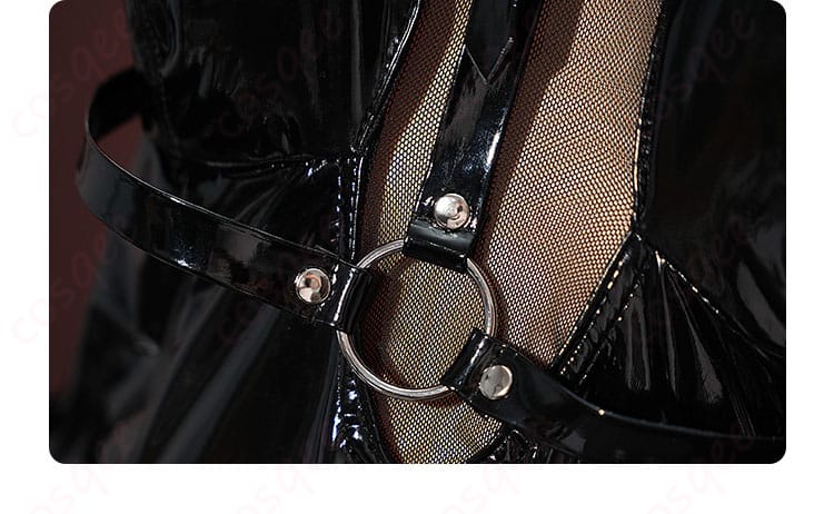 衣装の系帯装飾の細部。レオタードの背中にある帯のデザインが見事に表現されている。