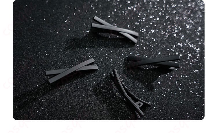 ヘアアクセサリーの装飾詳細。マリー・ローズの魅力を引き立てる髪飾り部分。