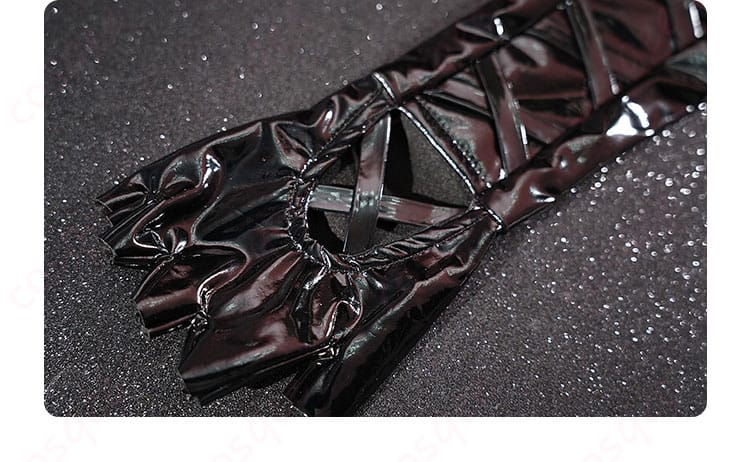 手袋の装飾部分のディテール。手元を華やかに演出するディテール。