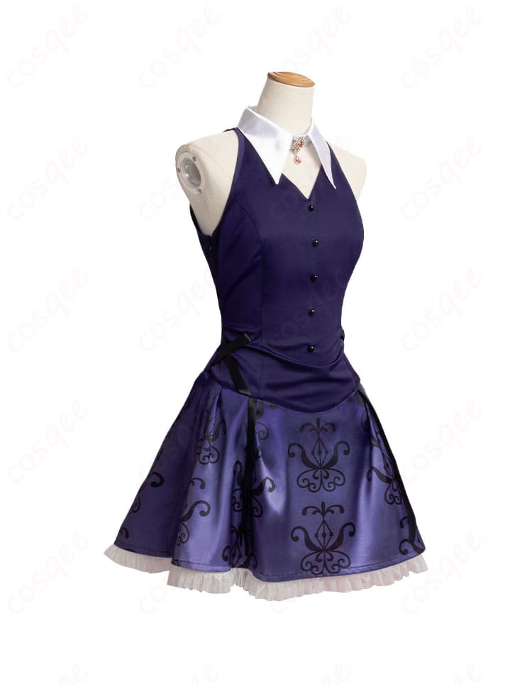 コードギアス C.C. コスプレ衣装 右側画像 - 服のシルエットと美しい刺繍が確認できる。