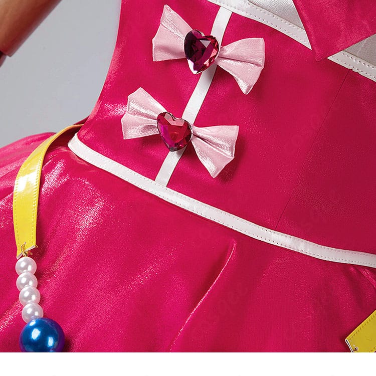 キュアミラクルコスプレ衣装の胸元の蝶結び装飾画像。