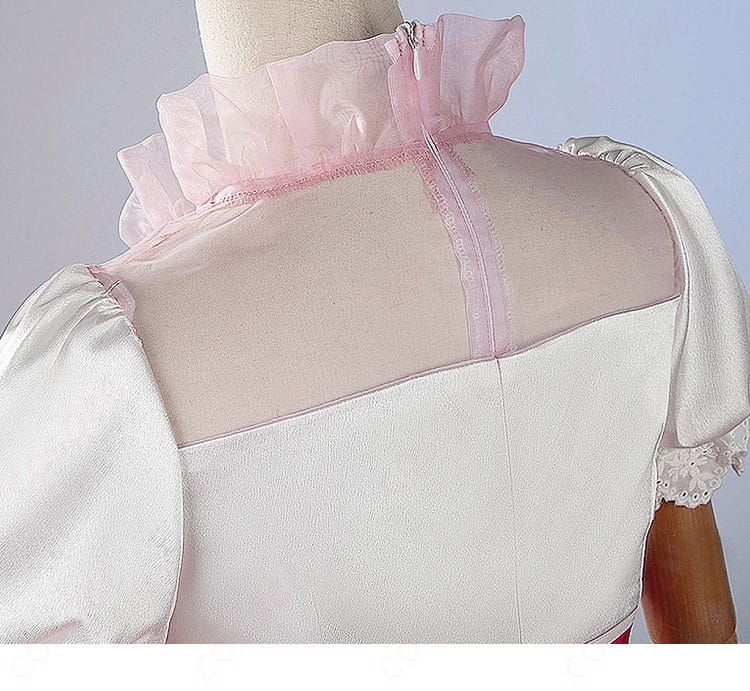 キュアミラクルコスプレ衣装の襟部分の装飾ディテール画像。