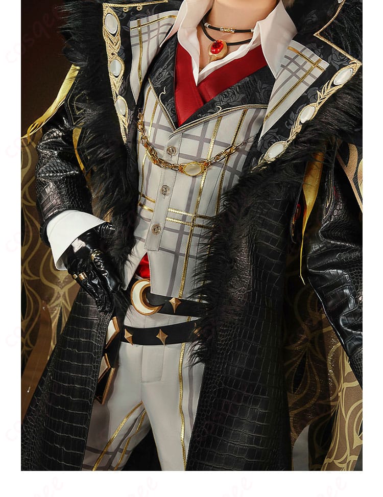 服装の装飾の細部。細かい刺繍や装飾が魅力的なコスプレ衣装。