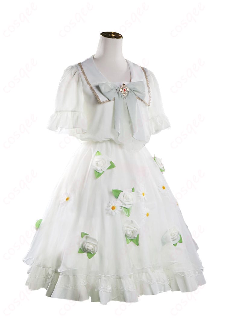 フリーレンのコスプレ衣装、サイドビュー。衣装の美しいラインと細部がよく分かります。