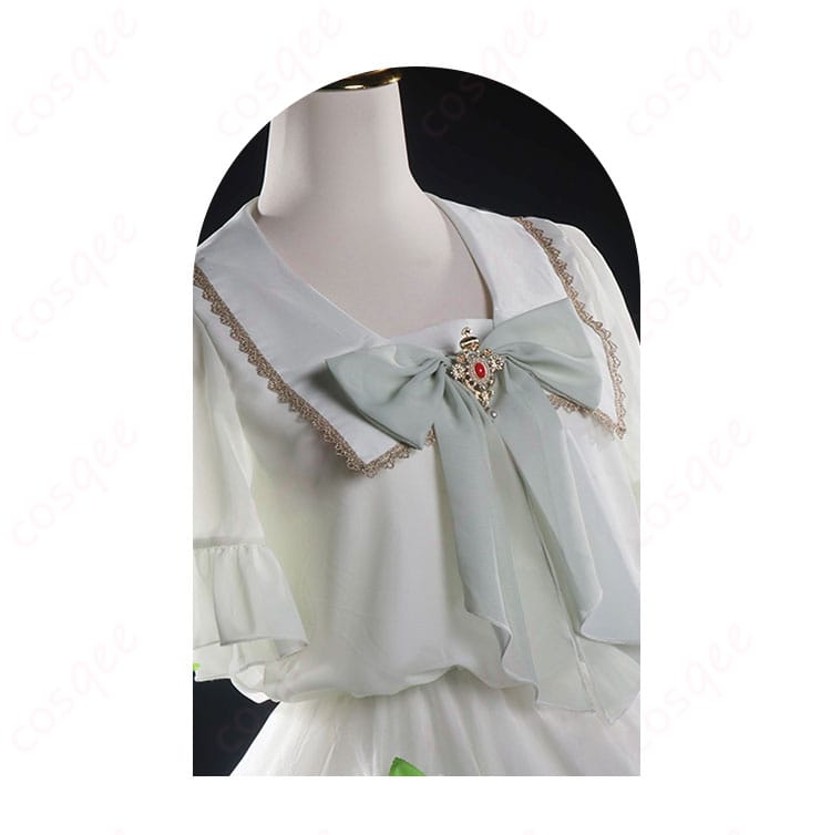 衣装の美しい領口装飾の詳細。フリーレンのエレガントなデザインが際立っています。