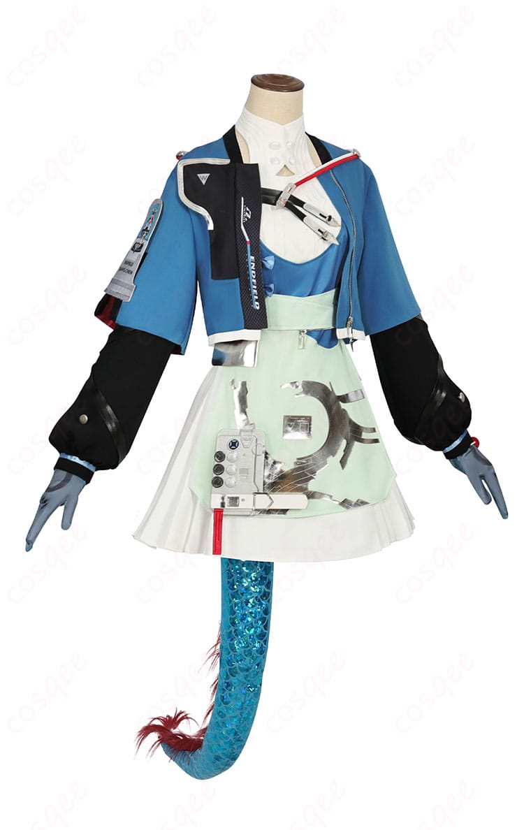 アークナイツ チェン・センユー コスプレ衣装 斜めから見た画像 服のディテールが際立つ