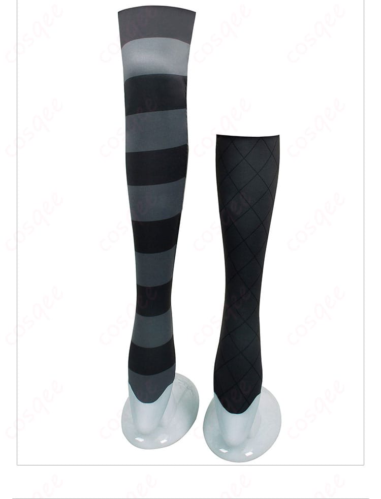 シオリ・ノヴェラ コスプレ衣装の脚飾り、スカートとの調和が美しい