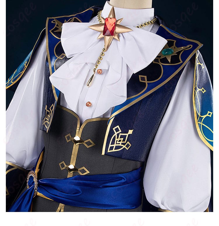 コスプレ衣装の首飾りの詳細。細かな装飾がキャラクターの魅力をさらに引き出しています。