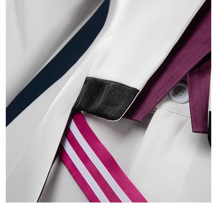 衣裾装飾細部画像 - 衣装の裾部分の装飾、繊細で優雅なデザインが印象的。