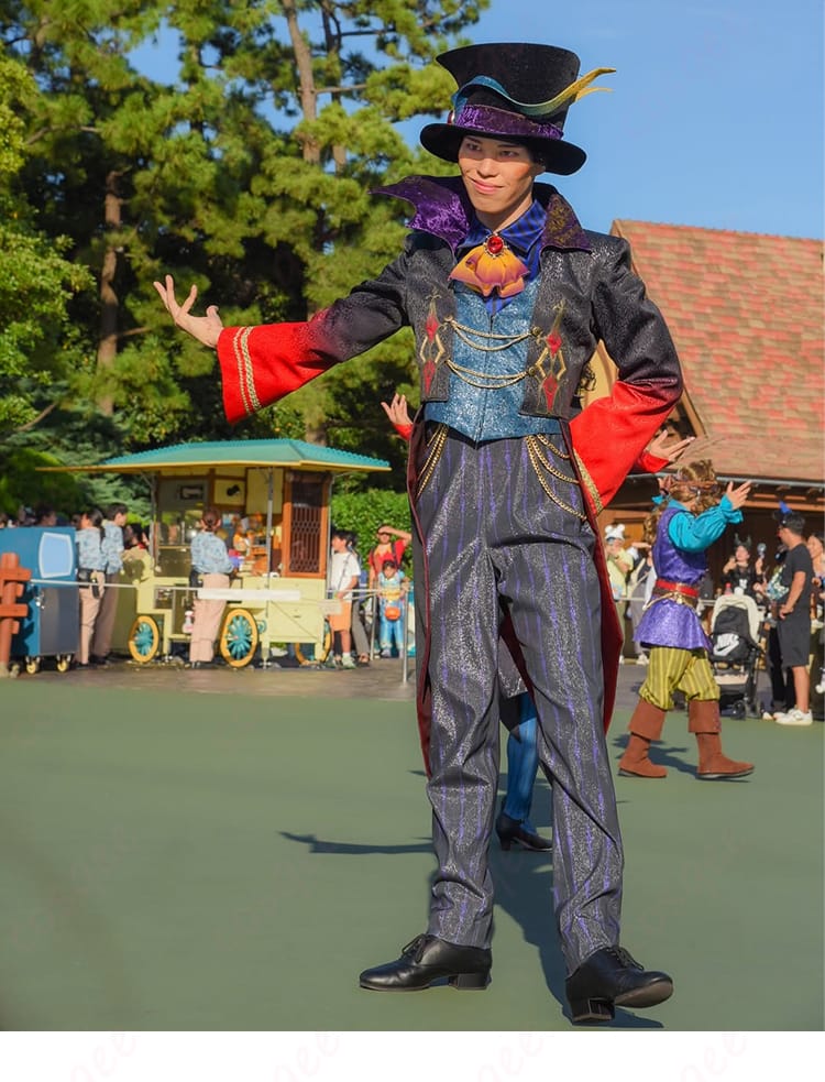 東京ディズニーランド ハロウィン 男性ダンサー コスプレ衣装の詳細。衣装の細部や装飾が忠実に再現されています。高再現度のコスプレ衣装。