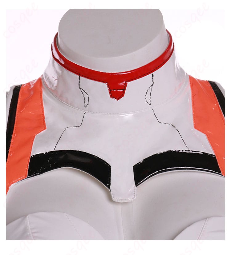 綾波レイ コスプレ衣装の襟装飾の詳細画像。細部まで丁寧に作り込まれたデザイン。