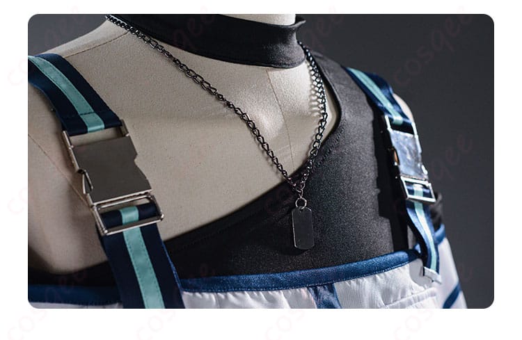 首飾りの装飾詳細 – コスプレ衣装に合わせた首飾りの美しい装飾のアップ