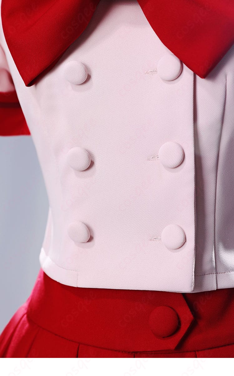 服の門襟装飾ディテール画像 - 服の門襟部分の装飾詳細。ぴちぴちピッチキャラクターの特徴的なデザイン。