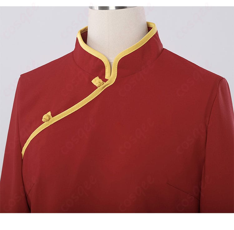 服装の斜襟部分の装飾細部の画像。神楽 コスプレ衣装の細かいディテール、斜襟部分の美しい刺繍が見えます。