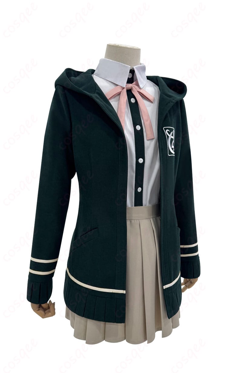 七海千秋 コスプレ衣装 右側アングル 袖と猫耳フードのディテール確認