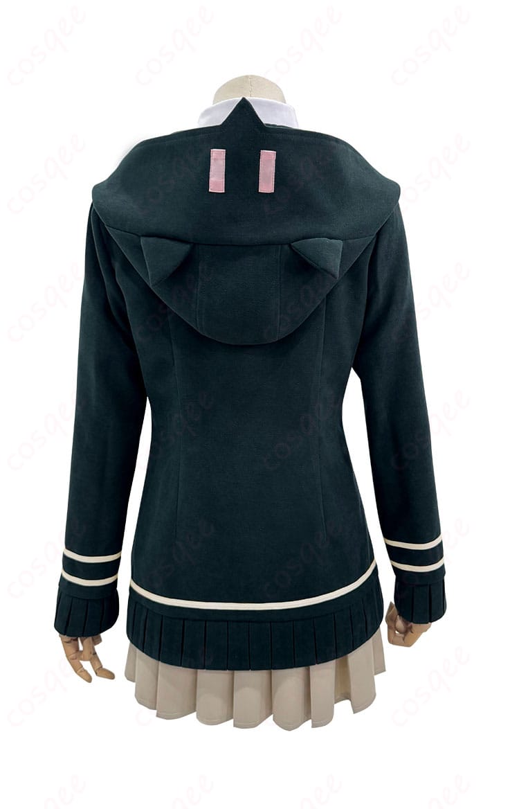 七海千秋 コスプレ衣装 背面 猫耳フードとリボンまで忠実再現