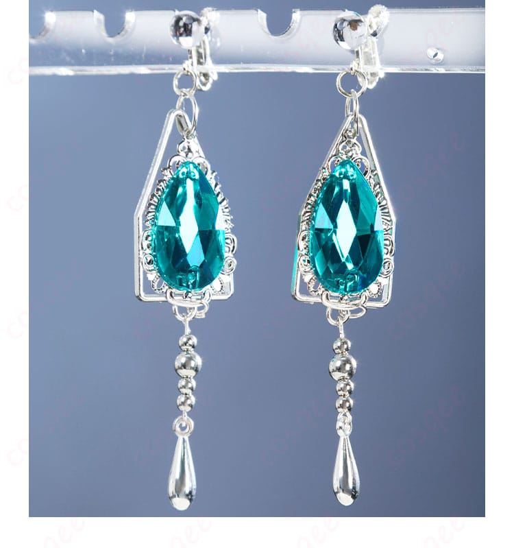 イェレナ コスプレ衣装 耳飾り正面アップ|小物まで忠実再現で完成度アップ