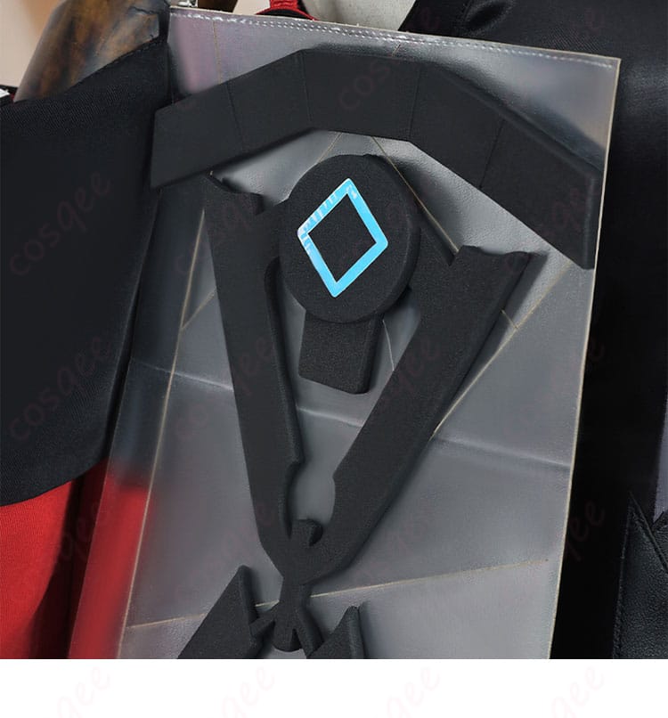 ギルベルタ コスプレ衣装 衣襟&胸飾り細部|ボタン装飾が映える