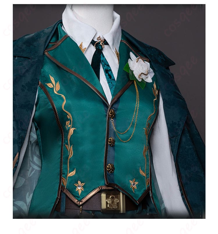 騎士のコスプレ衣装、衣服の襟部分の装飾ディテール。細かい刺繍と装飾が特徴です。