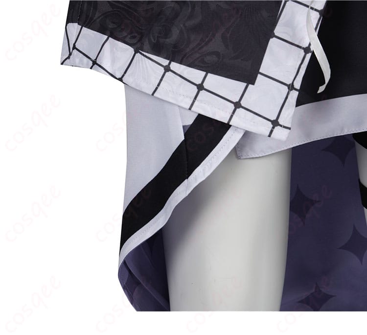 着物の裾部分の美しい装飾。細部までこだわりが詰まった衣裳をしっかりと表現しています。