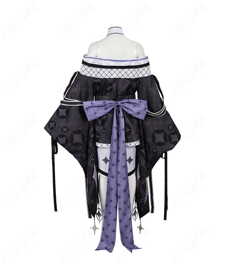 背面から見たベスティア・ゼータの着物コスプレ衣装。背中のデザインと美しい仕立てが特徴。