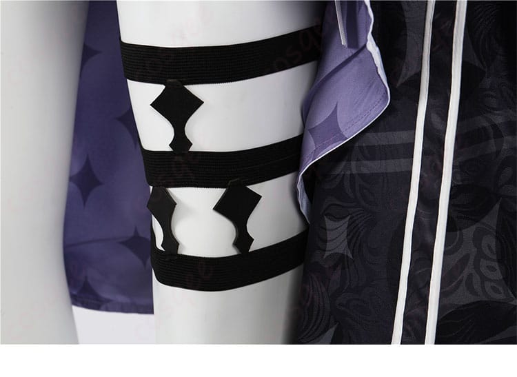 着物のパンツ部分の装飾をクローズアップ。装飾が服全体のバランスを整え、華やかさを加えています。