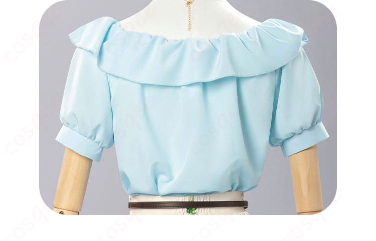 服装の背面装飾の詳細 - 背面に施された装飾の詳細。美しいディテールをチェック!