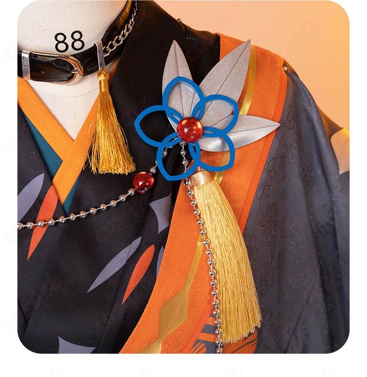 瞬祭礼衣装 胸元の装飾細部、精密な刺繍とアクセサリー