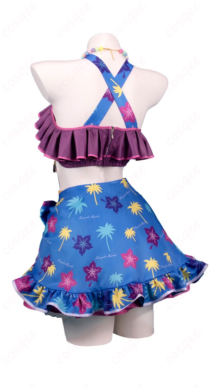 神崎美月 コスプレ衣装背面図。背中の装飾やリボンのディテールがしっかりと再現され、アイドル衣装としての美しさが引き立つ。