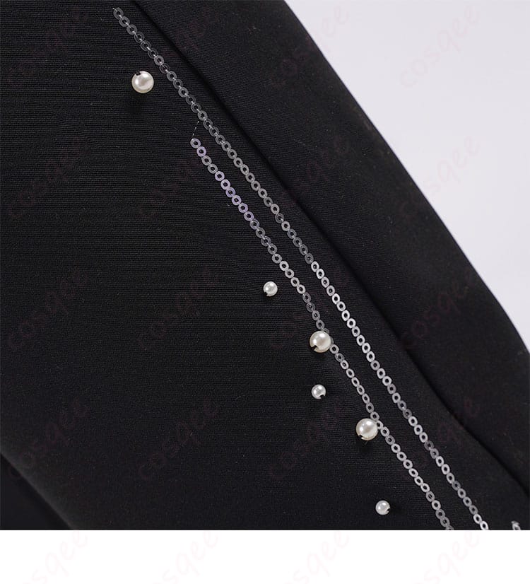 ズボン部分の装飾ディテール。コスプレ衣装の細部にこだわりがあります。