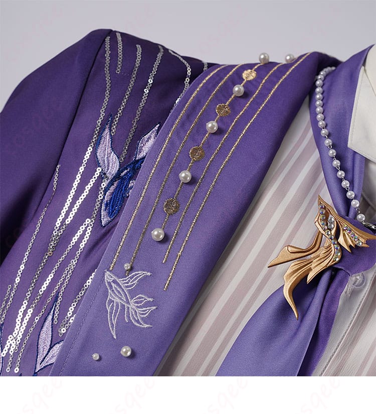 衣装の襟部分の装飾の詳細。精巧に作られています。