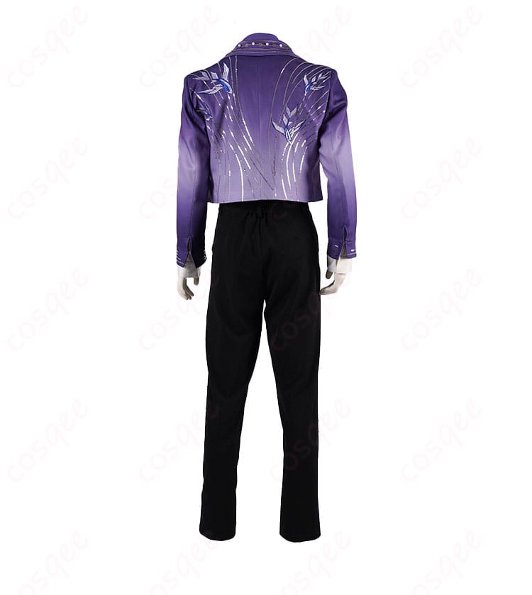 背面のディテールを示すホムラのコスプレ衣装。