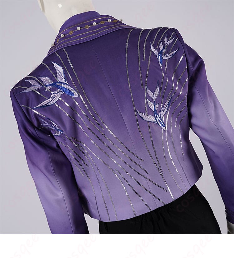 衣装背面のデザイン詳細。美しいディテールとディスプレイ。