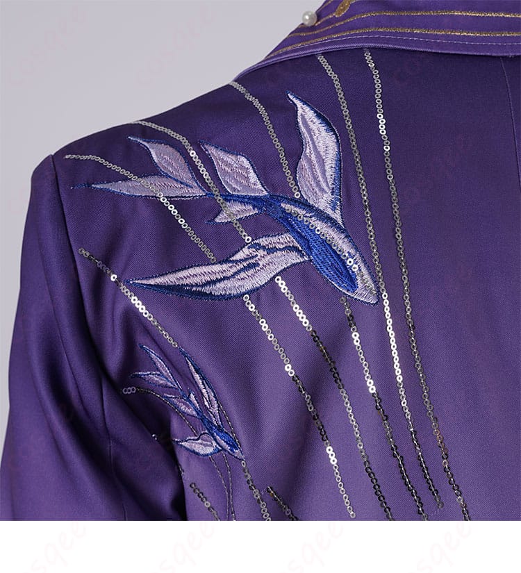 ホムラのコスプレ衣装の肩部分の装飾ディテール。