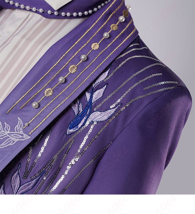 コスプレ衣装の肩と袖部分の装飾ディテール。