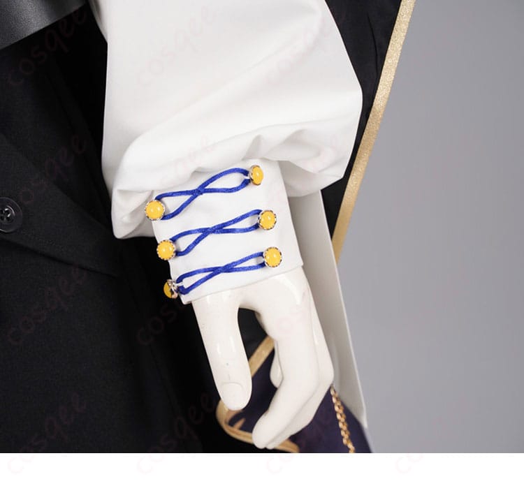 袖口の装飾ディテール。美しい仕立てと細部までこだわりが見られます。