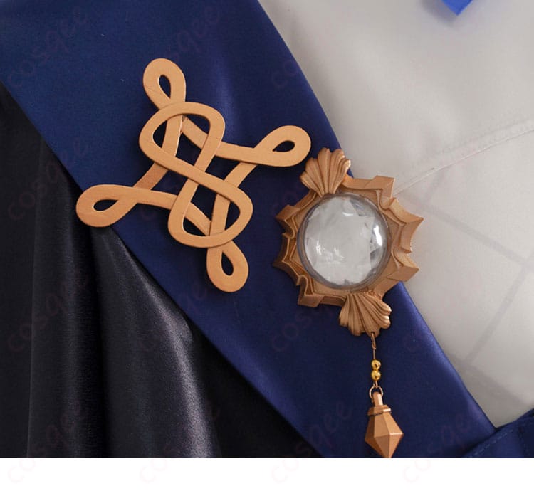 胸元の装飾ディテール。豪華で目を引くデザインが魅力的です。