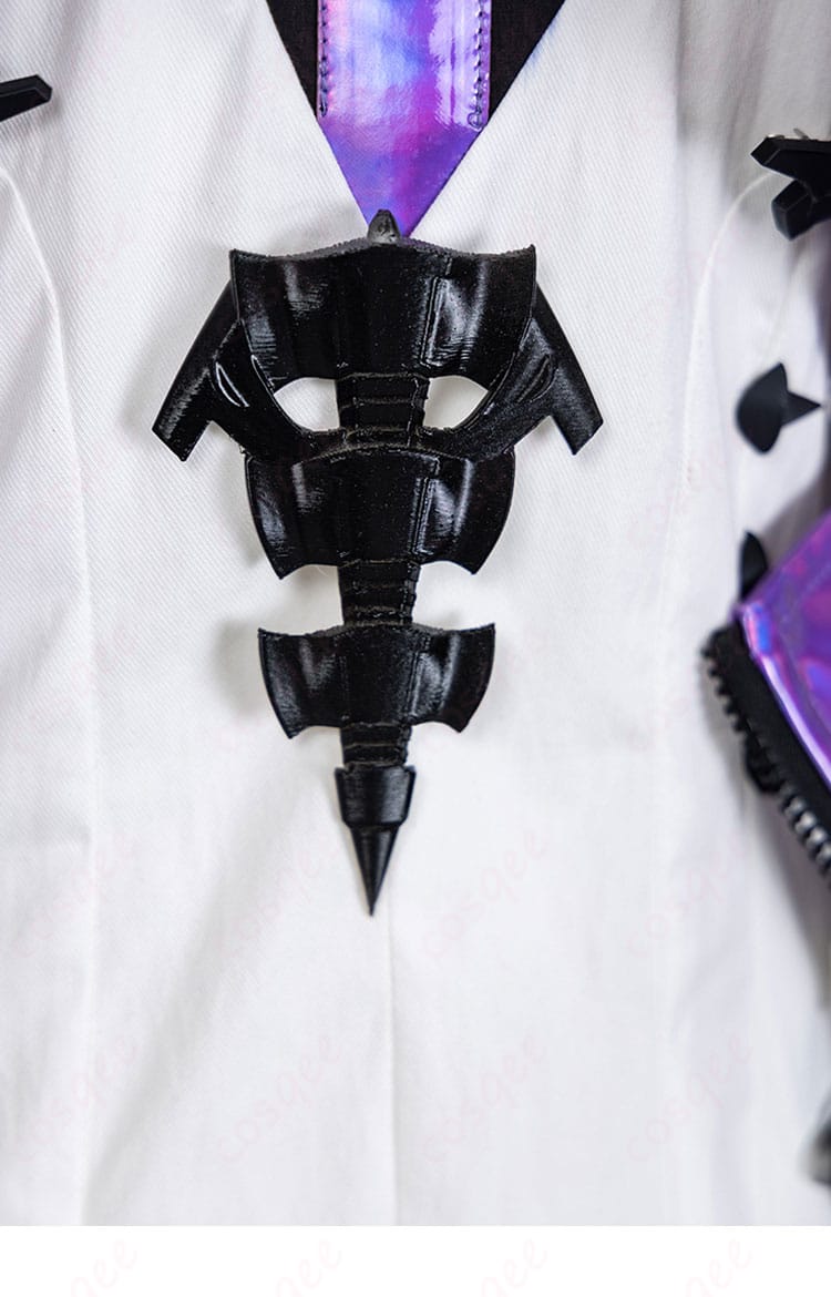 エブラナ・ダブリン コスプレ衣装の胸飾りの詳細画像。高品質な装飾がキャラクターを引き立てます。