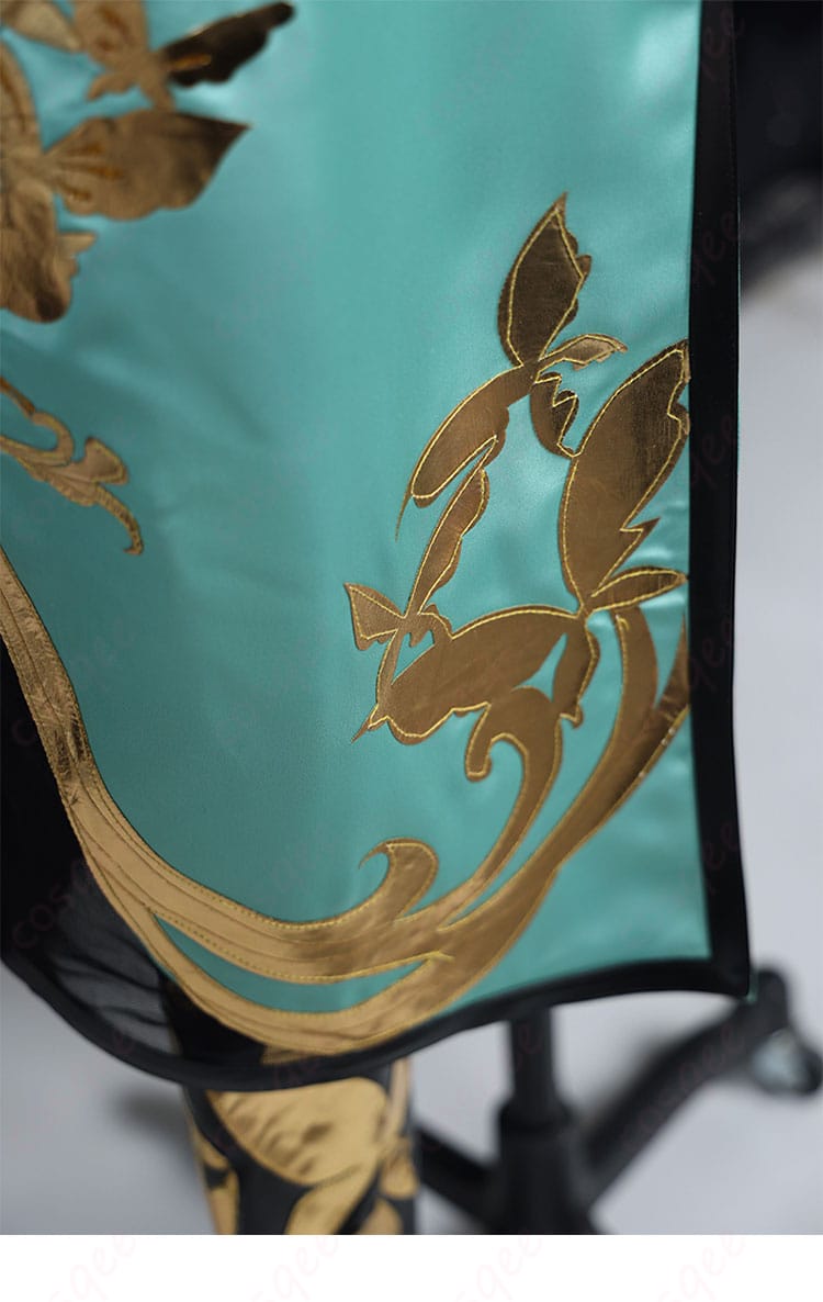 蒼穹（CangQiong）コスプレ衣装の衣裾の装飾細部。エレガントなデザインが際立つ。