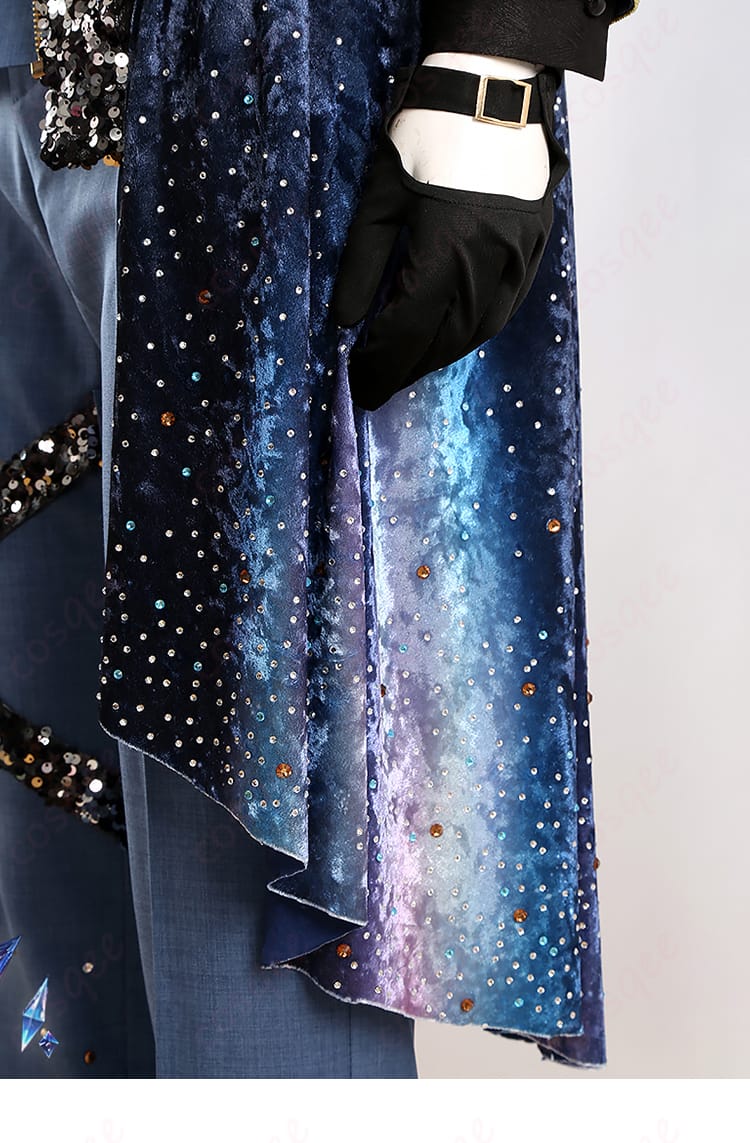 コスプレ衣装の手袋部分の装飾細部。手袋に施された華やかなデザインとディテールが見える画像。