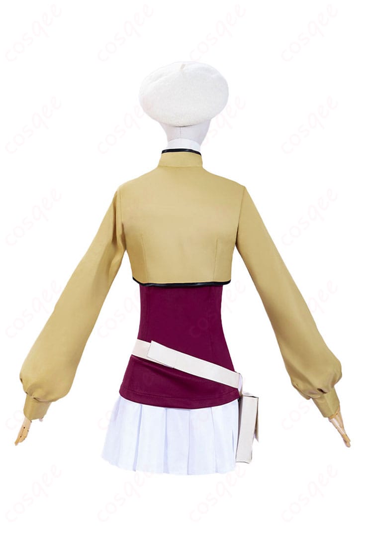 C.C.のコスプレ衣装背面のデザイン、背面ディテールまで忠実に再現