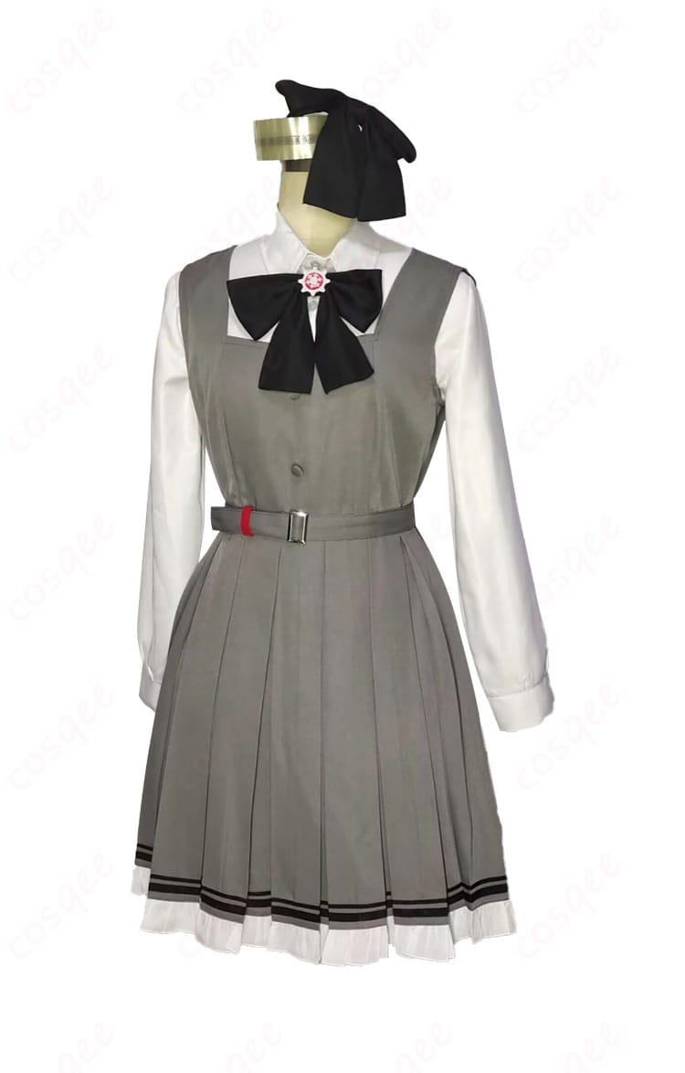 三善タカネのコスプレ衣装のスカート正面の装飾。細かい刺繍と装飾が施されています。