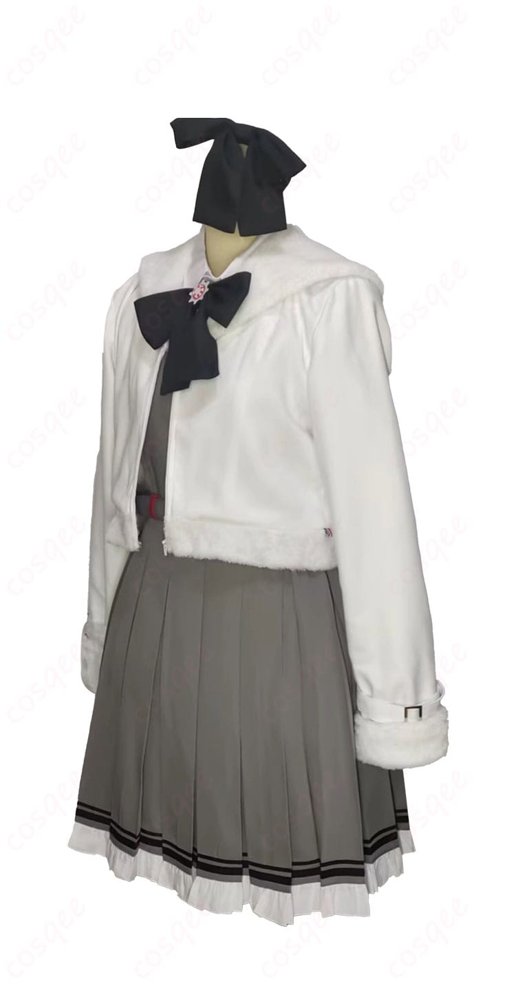 三善タカネコスプレ衣装の側面ビュー。完璧なフィット感と優れたディテール。