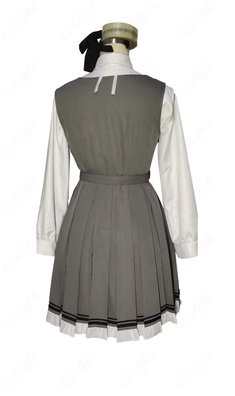 スカートの背面装飾詳細。ブルーアーカイブの三善タカネらしいディテールが魅力。