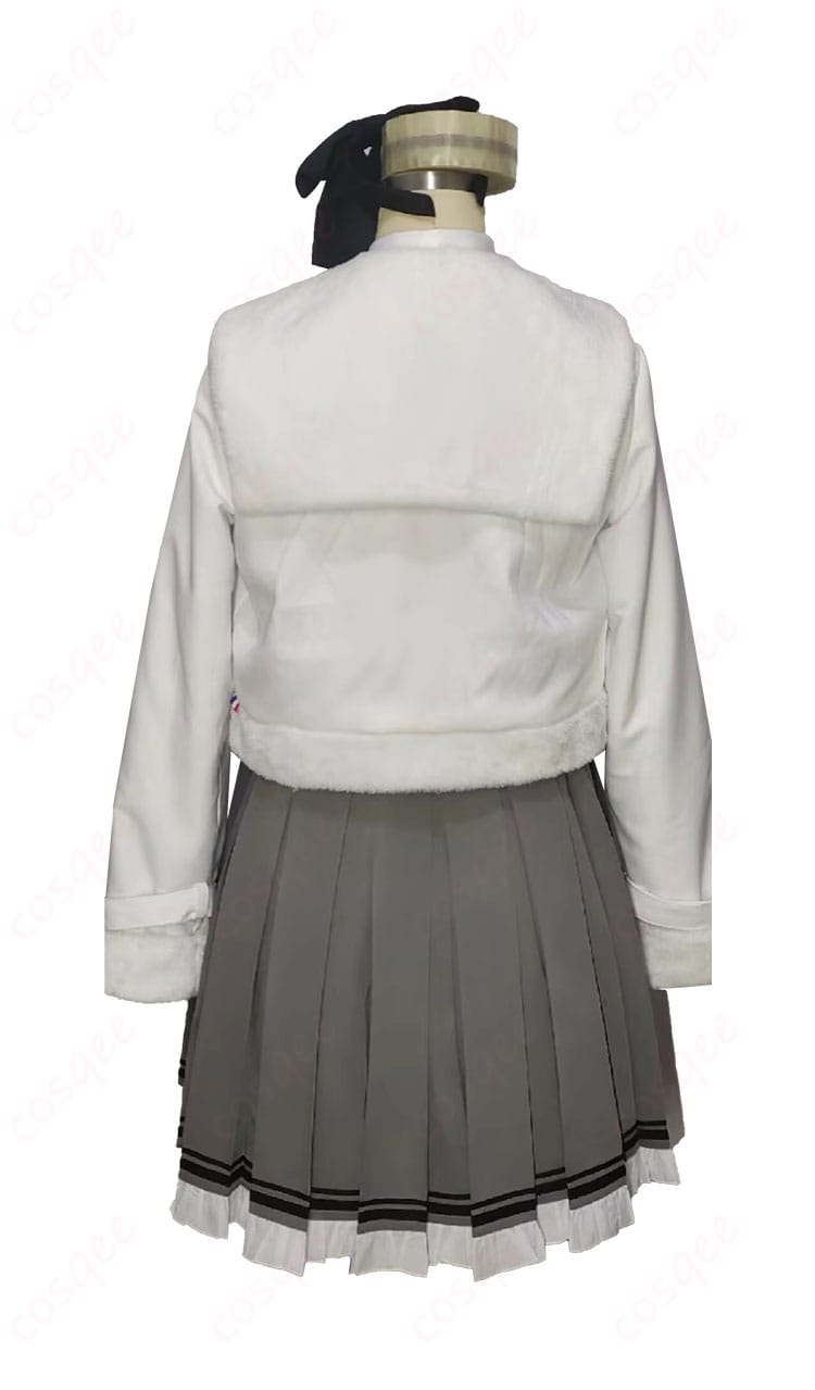 三善タカネコスプレ衣装の背面。細部まで忠実に再現されたデザイン。