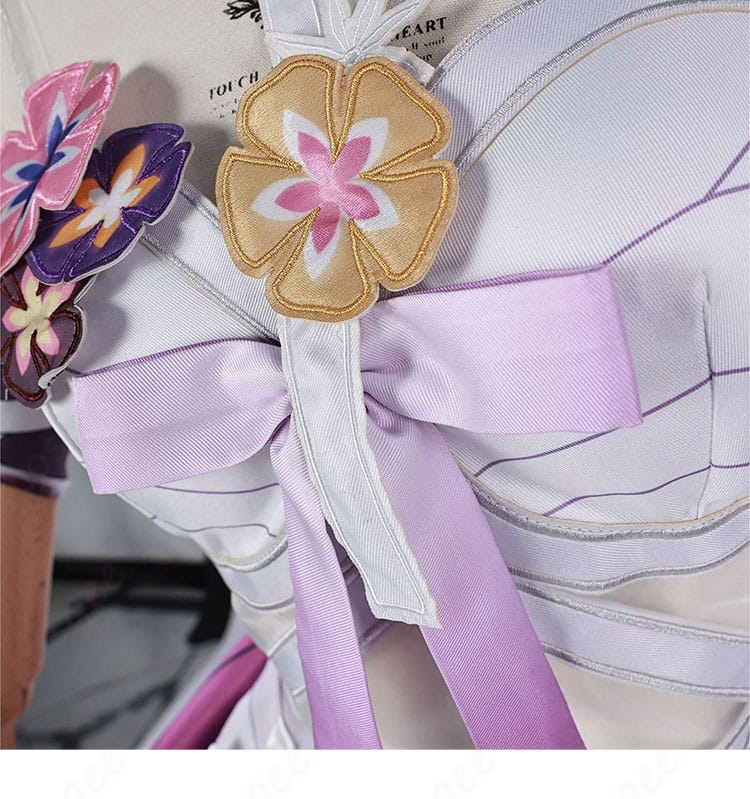 服装の襟元の装飾ディテール