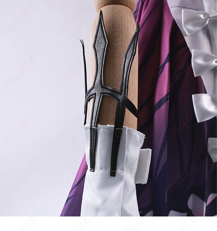 衣袖と腕飾りの装飾ディテール