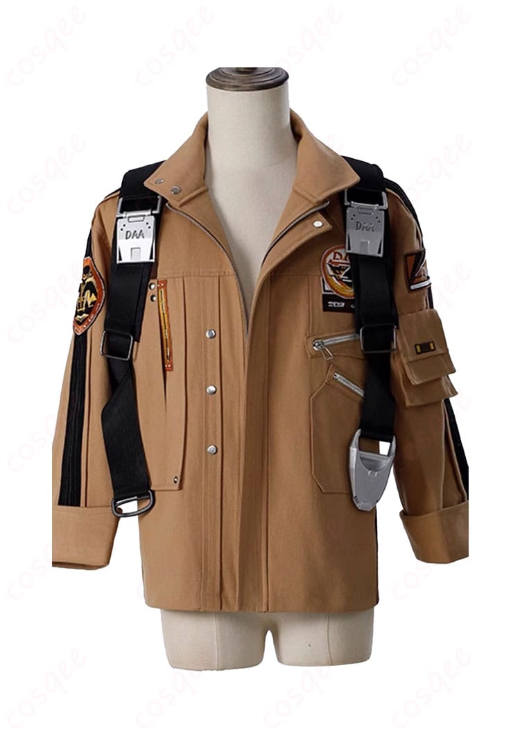 マヒルのコスプレ衣装正面の装飾ディテール。衣装の刺繍や模様、ボタンなど細部まで忠実に再現。