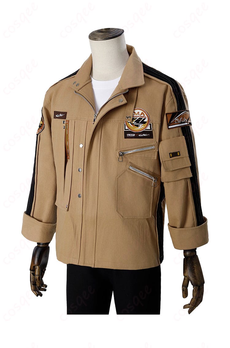 マヒルのコスプレ衣装の左側面のディテール。衣装のバランスやスタイリッシュなデザインを確認。