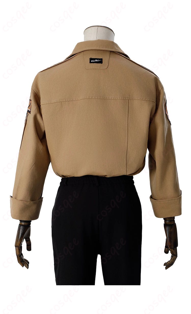 マヒルのコスプレ衣装の背面ビュー。背面のデザインや装飾ディテールをチェック。